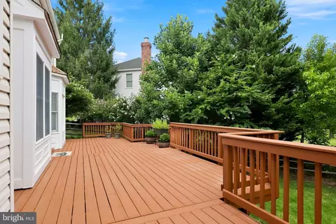 Exterior - 43312 Wayside Cir, Ashburn, VA 20147 photo 6 of 8