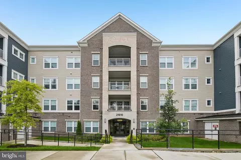 21610 Hawksbill High Cir #102, Sterling, VA 20164