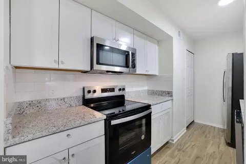 14 Simeon Ln, Sterling, VA 20164