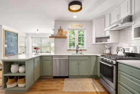 17276 Magic Mountain Dr, Round Hill, VA 20141