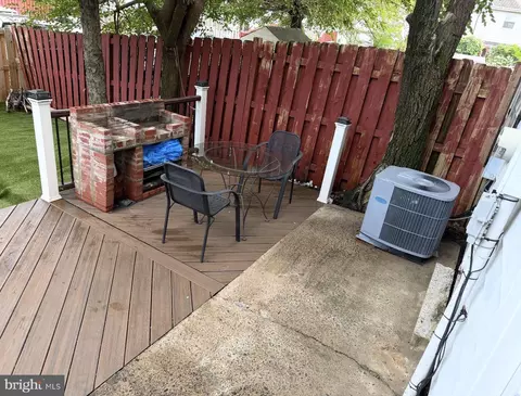 Exterior - 115 E Concord Ct, Sterling, VA 20164 photo 5 of 6