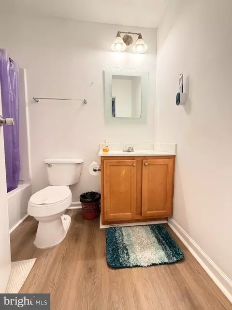 Bath - 115 E Concord Ct, Sterling, VA 20164 photo 1 of 2