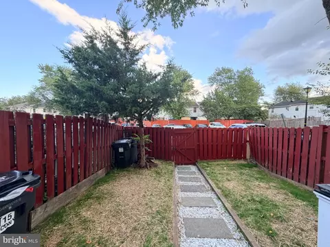 Exterior - 115 E Concord Ct, Sterling, VA 20164 photo 5 of 6