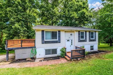 584 Rockbridge Dr SE, Leesburg, VA 20175