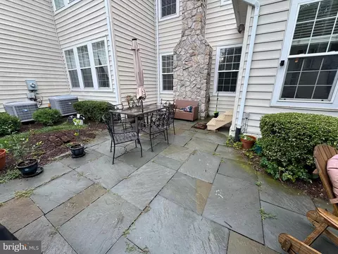 Exterior - 20153 Valhalla Sq, Ashburn, VA 20147 photo 8 of 9
