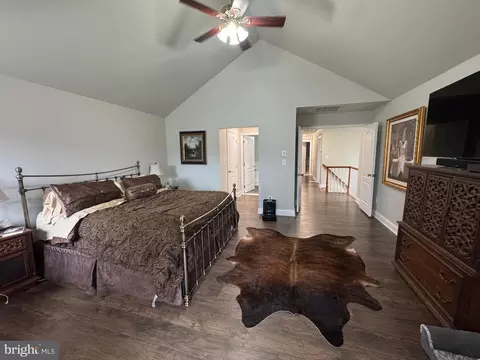 Bedroom - 20153 Valhalla Sq, Ashburn, VA 20147 photo 7 of 8