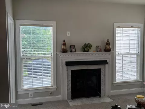 Living - 20153 Valhalla Sq, Ashburn, VA 20147 photo 2 of 5