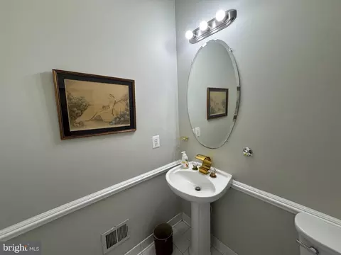 Bath - 20153 Valhalla Sq, Ashburn, VA 20147 photo 1 of 7