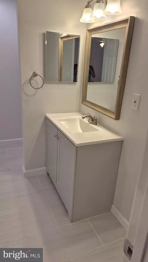 Bath - 3 Monarch Dr, Sterling, VA 20164 photo 9 of 10