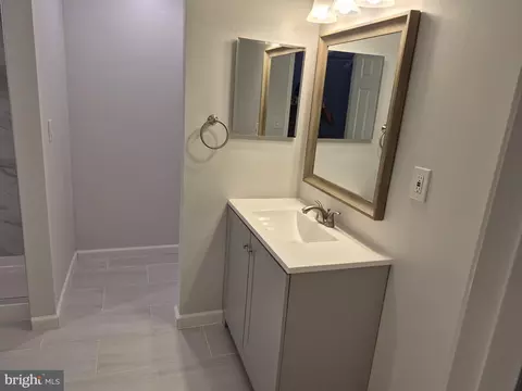 Bath - 3 Monarch Dr, Sterling, VA 20164 photo 4 of 10
