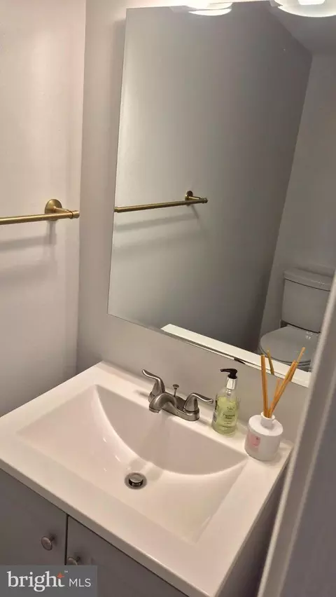 Bath - 3 Monarch Dr, Sterling, VA 20164 photo 5 of 10