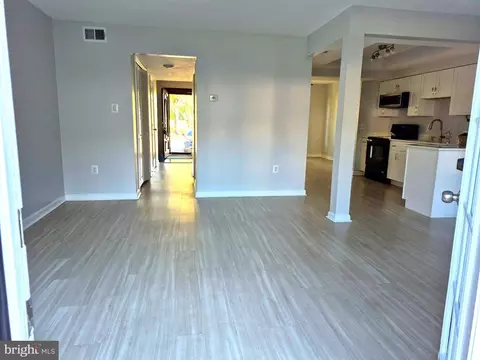 Living - 3 Monarch Dr, Sterling, VA 20164 photo 2 of 6