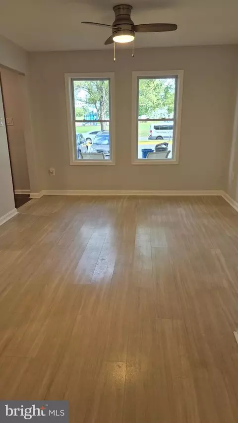 Living - 3 Monarch Dr, Sterling, VA 20164 photo 4 of 6