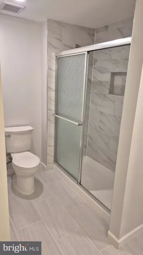 Bath - 3 Monarch Dr, Sterling, VA 20164 photo 6 of 10