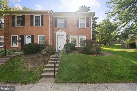 216 N Auburn Dr, Sterling, VA 20164