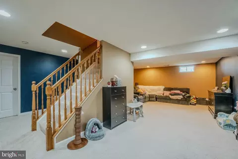 Entry Way - 44226 Mohave Dr, Ashburn, VA 20147 photo 3 of 3