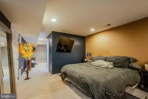 Bedroom - 44226 Mohave Dr, Ashburn, VA 20147 photo 6 of 7