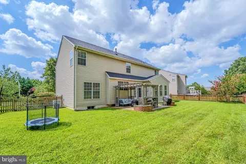 Exterior - 44226 Mohave Dr, Ashburn, VA 20147 photo 5 of 6
