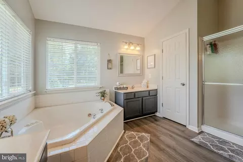 Bath - 44226 Mohave Dr, Ashburn, VA 20147 photo 1 of 2