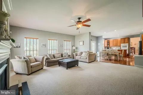 Living - 44226 Mohave Dr, Ashburn, VA 20147 photo 2 of 2