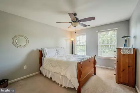 Bedroom - 44226 Mohave Dr, Ashburn, VA 20147 photo 3 of 7