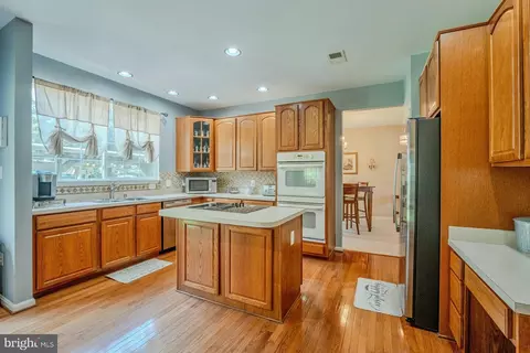 Kitchen - 44226 Mohave Dr, Ashburn, VA 20147 photo 1 of 2