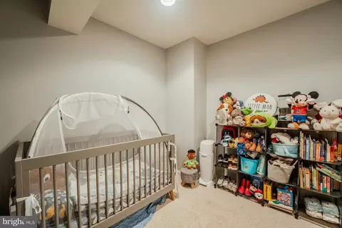 Bedroom - 44226 Mohave Dr, Ashburn, VA 20147 photo 7 of 7