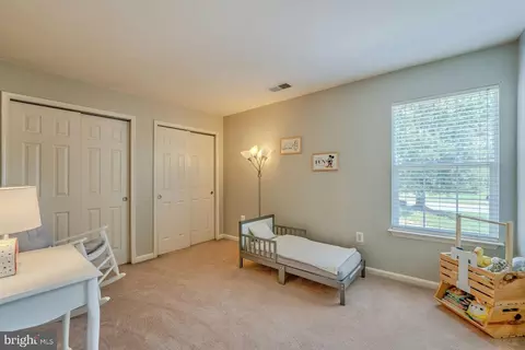Bedroom - 44226 Mohave Dr, Ashburn, VA 20147 photo 5 of 7