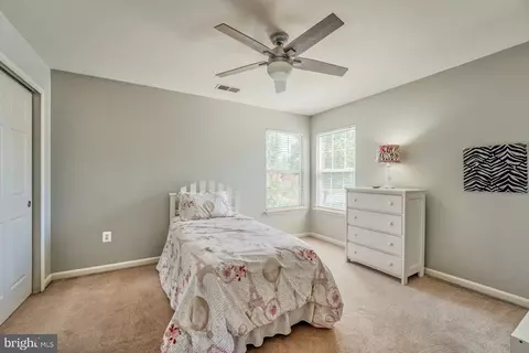 Bedroom - 44226 Mohave Dr, Ashburn, VA 20147 photo 4 of 7