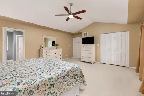 Bedroom - 21614 Goodwin Ct, Ashburn, VA 20148 photo 2 of 5