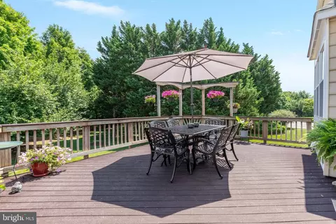 Exterior - 21614 Goodwin Ct, Ashburn, VA 20148 photo 4 of 23