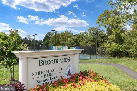 View/Area - 21614 Goodwin Ct, Ashburn, VA 20148 photo 10 of 18