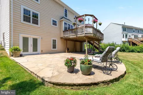 Exterior - 21614 Goodwin Ct, Ashburn, VA 20148 photo 6 of 23