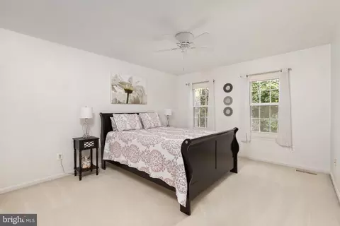 Bedroom - 21614 Goodwin Ct, Ashburn, VA 20148 photo 3 of 5