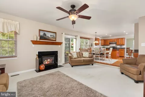 Living - 21614 Goodwin Ct, Ashburn, VA 20148 photo 4 of 5