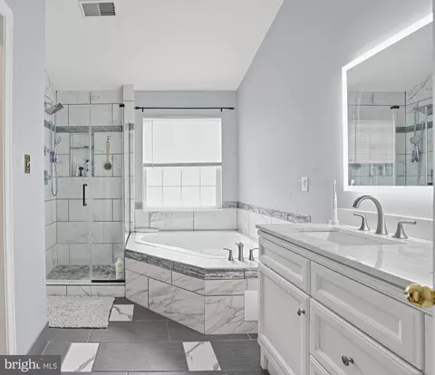Bath - 46495 Primula Ct, Sterling, VA 20165 photo 2 of 4