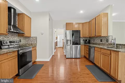 Kitchen - 46495 Primula Ct, Sterling, VA 20165 photo 1 of 3