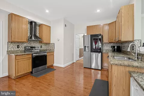 Kitchen - 46495 Primula Ct, Sterling, VA 20165 photo 2 of 3
