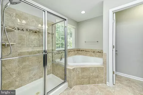 Bath - 23253 Tradewind Dr, Ashburn, VA 20148 photo 2 of 3