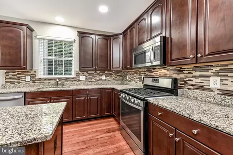 Kitchen - 23253 Tradewind Dr, Ashburn, VA 20148 photo 3 of 3