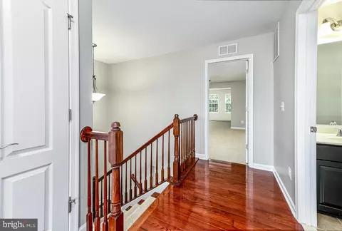 Entry Way - 23253 Tradewind Dr, Ashburn, VA 20148 photo 4 of 6