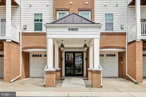 41900 Metamorphic Sq #400, Aldie, VA 20105
