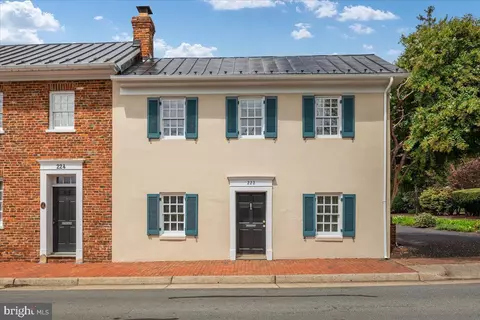 222 W Market St W, Leesburg, VA 20176
