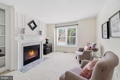 Living - 47557 Compton Cir, Sterling, VA 20165 photo 9 of 11