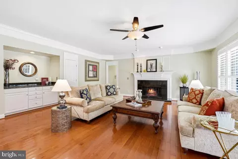 Living - 47557 Compton Cir, Sterling, VA 20165 photo 2 of 11