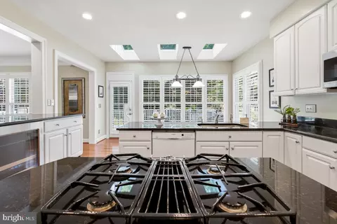Kitchen - 47557 Compton Cir, Sterling, VA 20165 photo 4 of 5