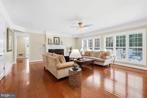Living - 47557 Compton Cir, Sterling, VA 20165 photo 3 of 11