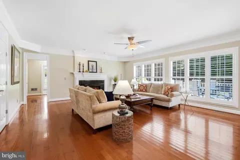 Living - 47557 Compton Cir, Sterling, VA 20165 photo 8 of 11