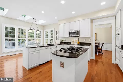 Kitchen - 47557 Compton Cir, Sterling, VA 20165 photo 3 of 5