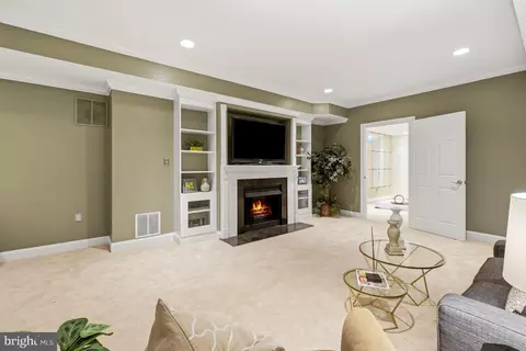 Living - 47557 Compton Cir, Sterling, VA 20165 photo 10 of 11